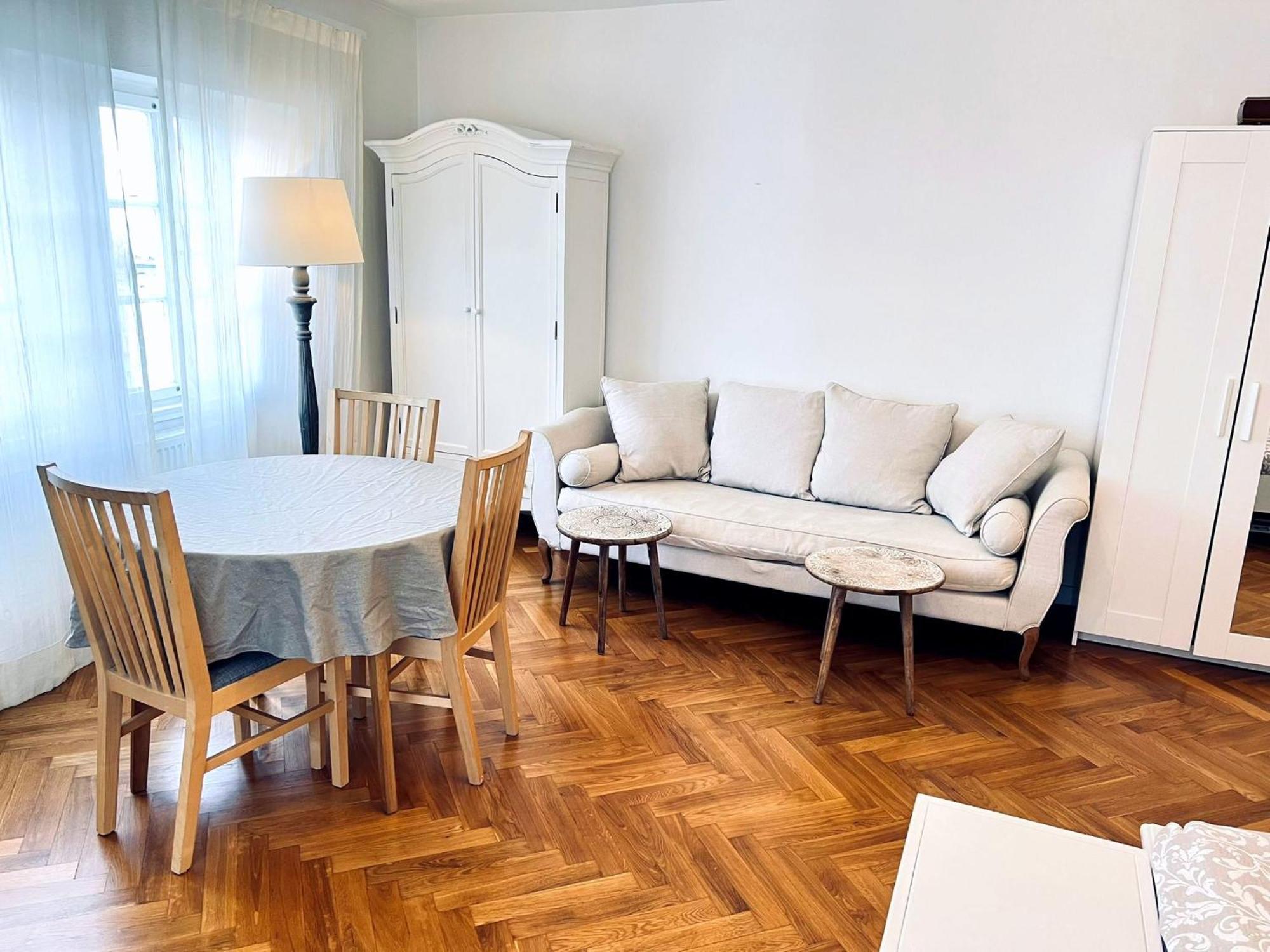 Apartment At The Blue Lion & Parking Assistance